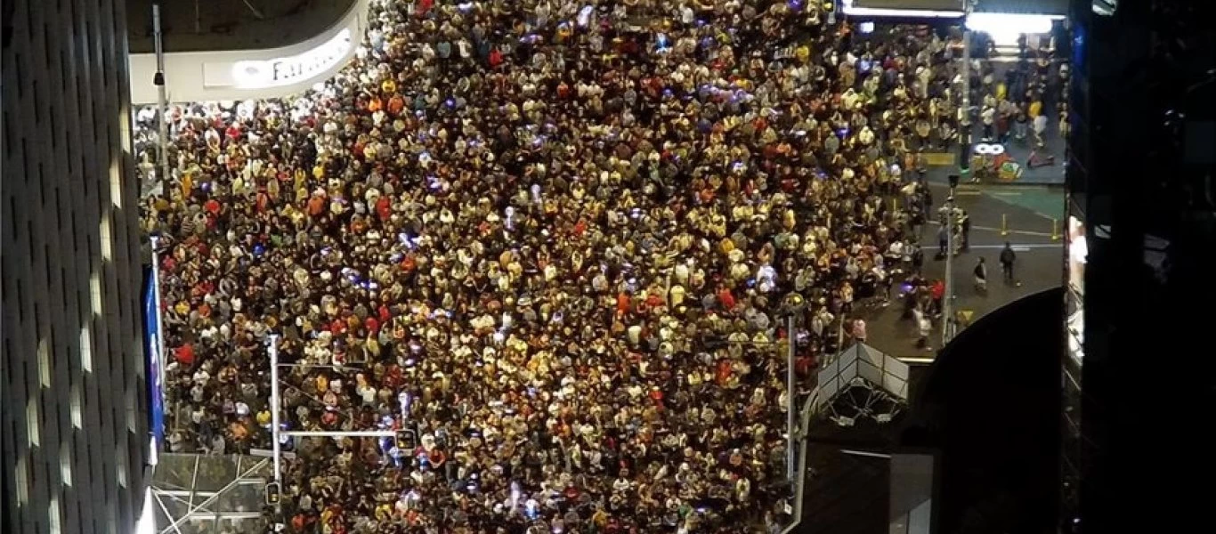 Η γεμάτη κόσμου Νέα Ζηλανδία υποδέχτηκε τον νέο χρόνο - Με ανοιχτή εστίαση το Σίδνεϋ (βίντεο)